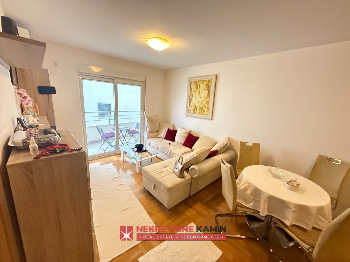 ACİL SATILIK – Budva, Mercur Binasında 1+1 Daire